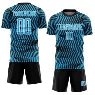 Aangepast hemelsblauw zwart-wit sublimatie voetbaltenue shirt Aangepast hemelsblauw zwart-wit sublimatie voetbaltenue shirt