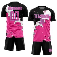 Aangepast zwart roze-lichtblauw Spalsh sublimatie voetbaltenue shirt Aangepast zwart roze-lichtblauw Spalsh sublimatie voetbaltenue shirt
