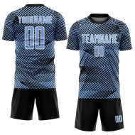 Aangepast lichtblauw zwart-wit sublimatie voetbaltenue shirt Aangepast lichtblauw zwart-wit sublimatie voetbaltenue shirt
