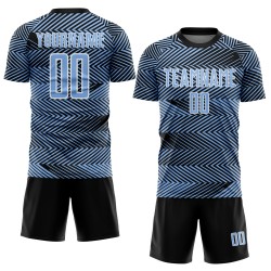 Aangepast lichtblauw zwart-wit sublimatie voetbaltenue shirt Aangepast lichtblauw zwart-wit sublimatie voetbaltenue shirt